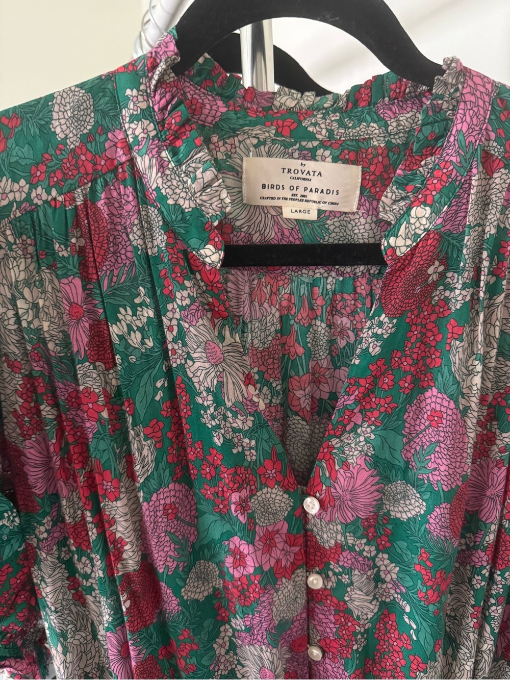 TROVATA Birds of Paradis Women’s Green Floral Tiered Button-Front Dress - Picture 3 of 3